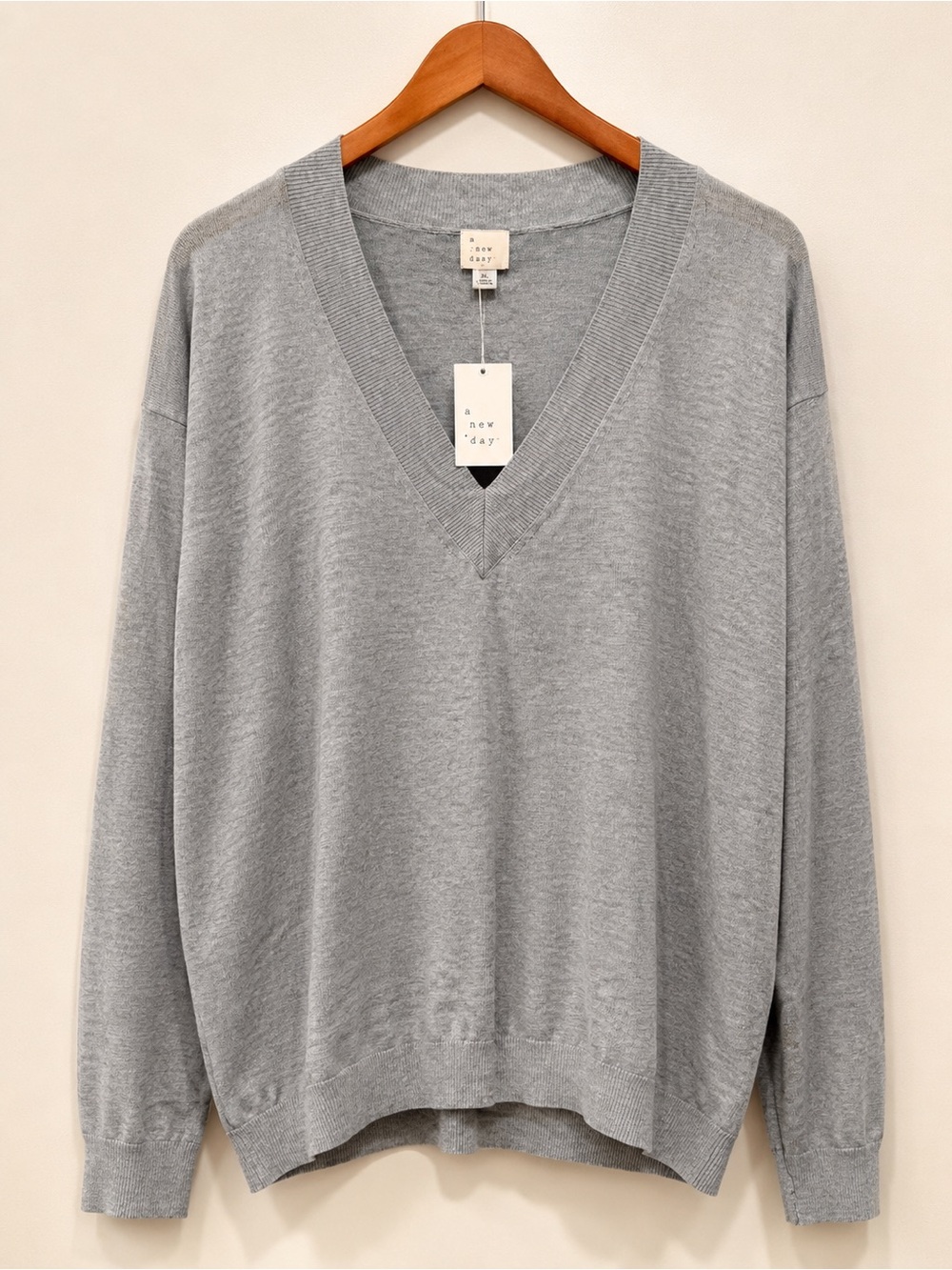 A New Day NWT L Gray V-Neck Lightweight Sweater